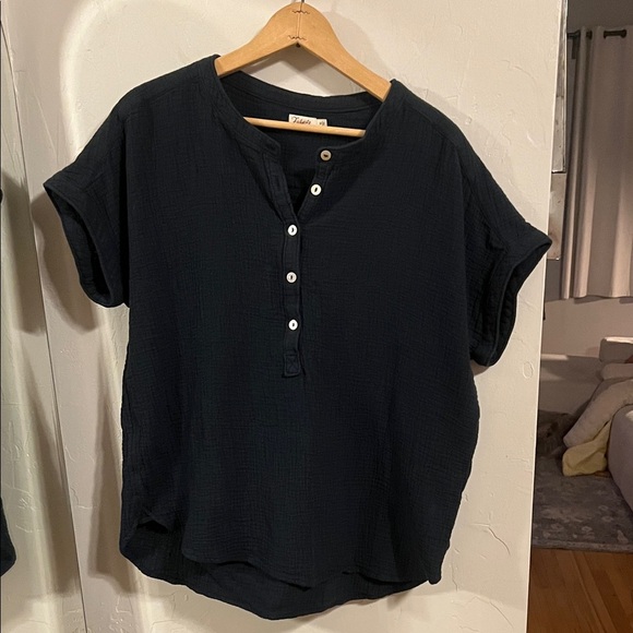 Faherty Tops - Faherty Dream Desmond Navy Shirt. 100% Organic Cotton